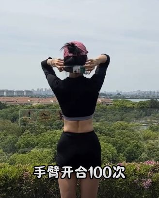 如何在家用水瓶练出直角肩？接水瓶练背太牛了